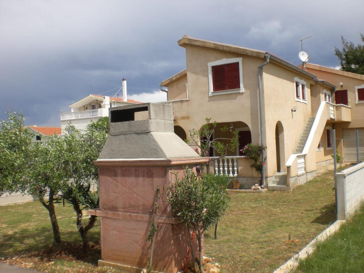 Apartmani Vesna Vir Exterior foto